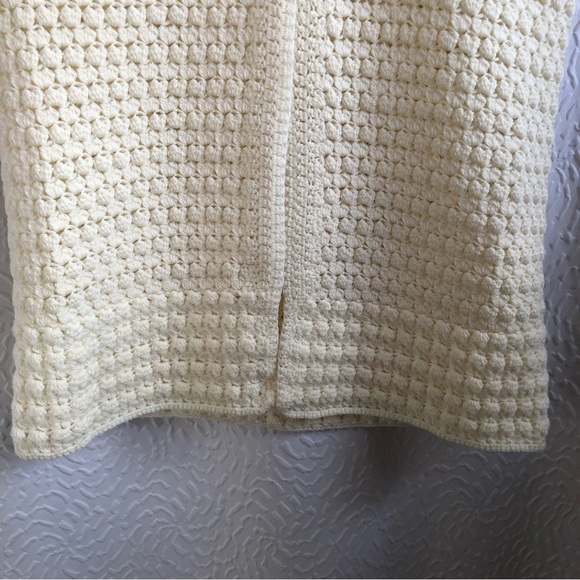 Handmade White Cream Crocheted Textured Sleevless Sweater Shawl Cardigan - Picture 15 of 15